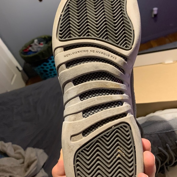 I am selling because they don’t fit me no more - Picture 2 of 3